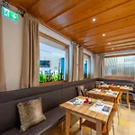 Quality Hosts Arlberg - Bergheim 4* 장크트안톤암아를베르크