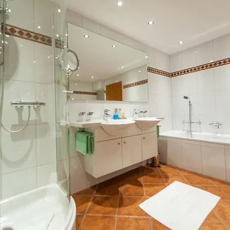 Quality Hosts Arlberg - Bergheim ホテル サンクト・アントン・アム・アールベルク