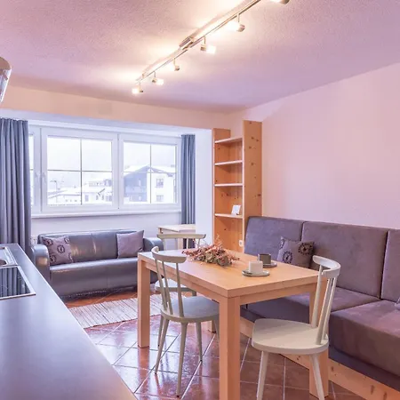 Quality Hosts Arlberg - Bergheim ホテル サンクト・アントン・アム・アールベルク