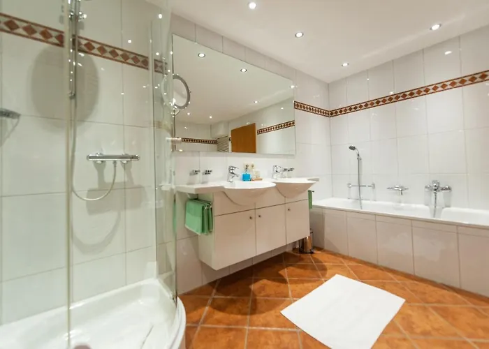 Quality Hosts Arlberg - Bergheim ホテル サンクト・アントン・アム・アールベルク